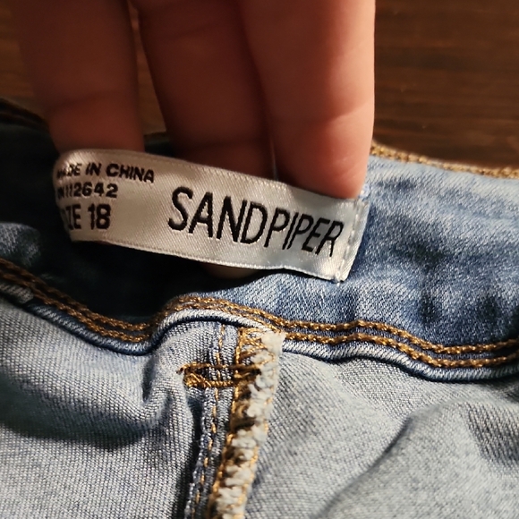 Women's Denim Jean Shorts - Picture 3 of 4